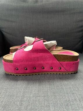 Eterr.al & Love Pink Platform Sandal. Buckles & Nailhead Trim. NEW Size 39